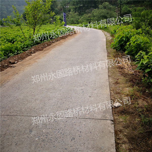 水泥混凝土路面冬季施工怎样预防冻害？
